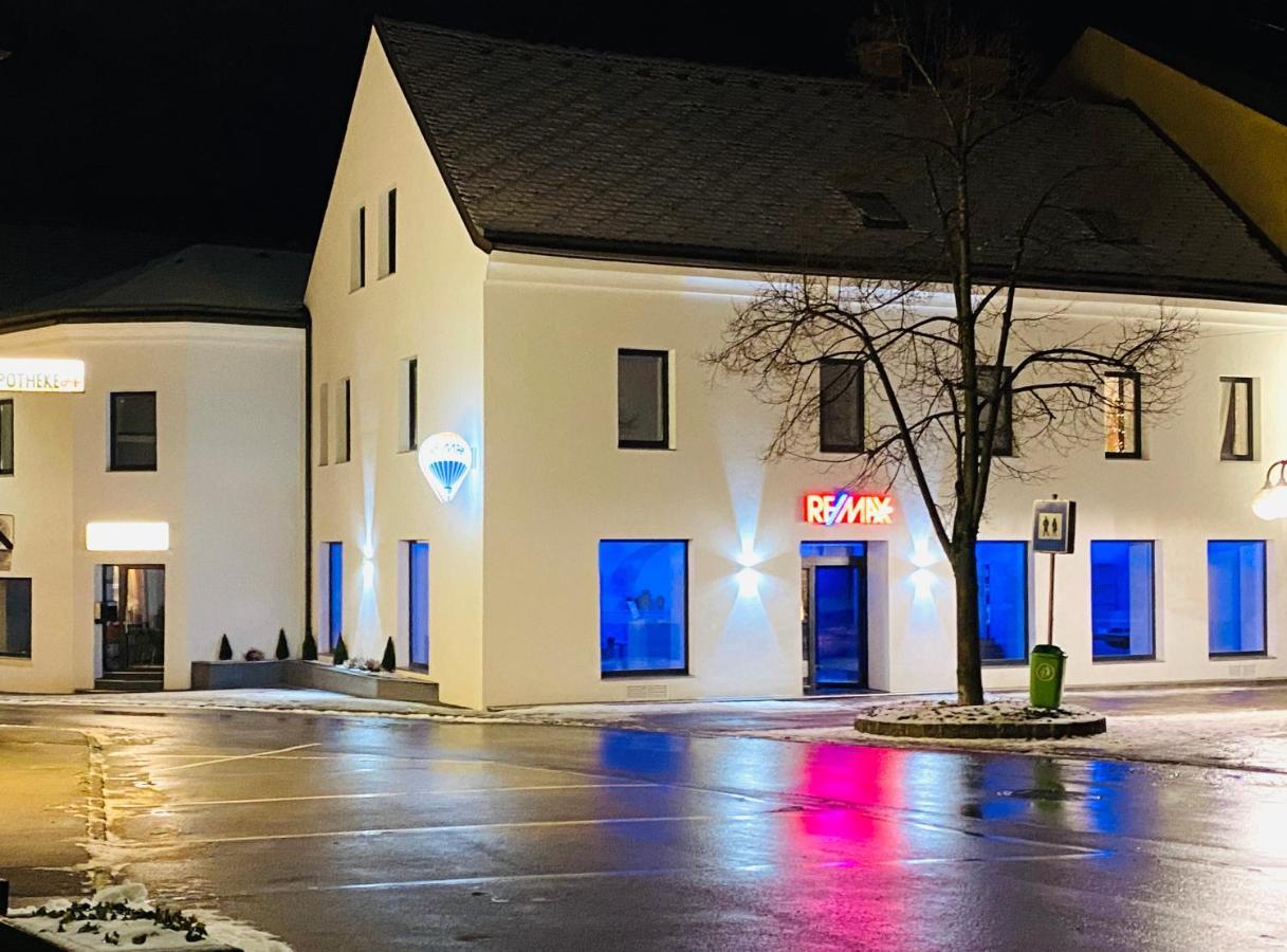 White Inn - Ferienwohnung Mit Terrasse ミュルツツーシュラーク エクステリア 写真
